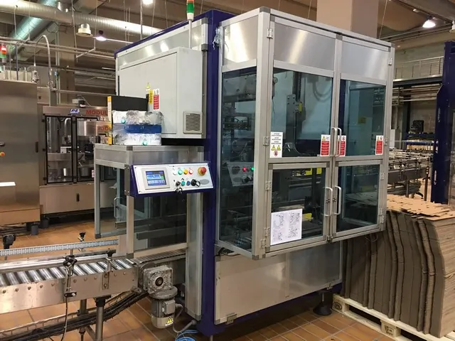 Used Bottling Case Packer Mondo & Scaglione - 2009, 4,200 BPH