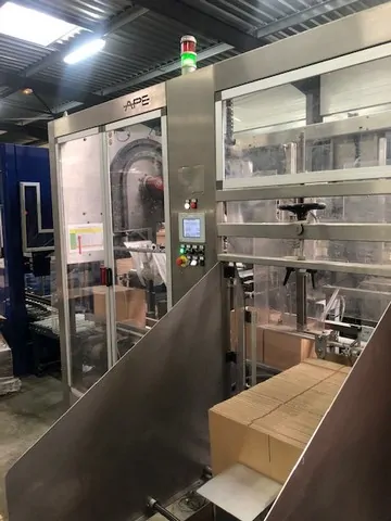 Used Bottling Case Packer APE isola 2 hm - 2011, 4,500 BPH