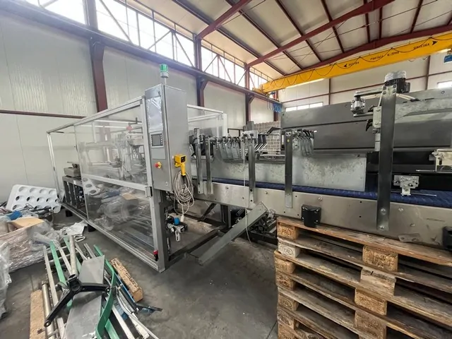Used Bottling PET Line BC EAS70.115.9 - 2004, 8,000 BPH