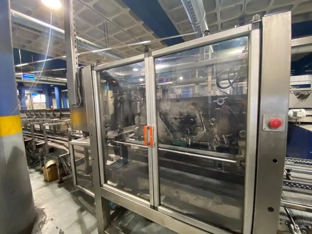 Used Bottling Palletizer Krones VZT -4010 - 2004, 30,000 BPH