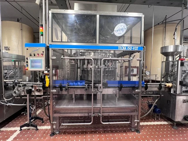 Used Bottling Glass Line Matrix BOTTLING LINE - 2006, 3,000 BPH