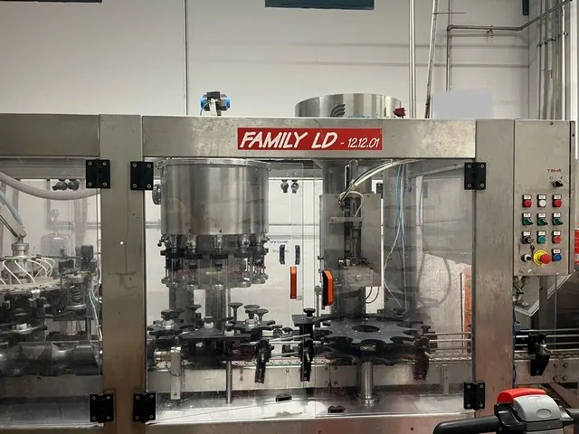 Used Bottling Gravity Filling Monoblock Custom FAMILY LD 12.12.1 - 2005, 1,800 BPH