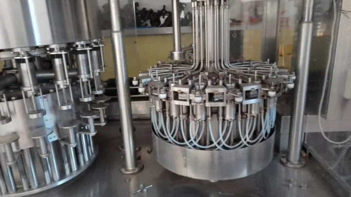 Used Bottling Gravity Filling Monoblock GAI 4030 - 2002, 4,000 BPH