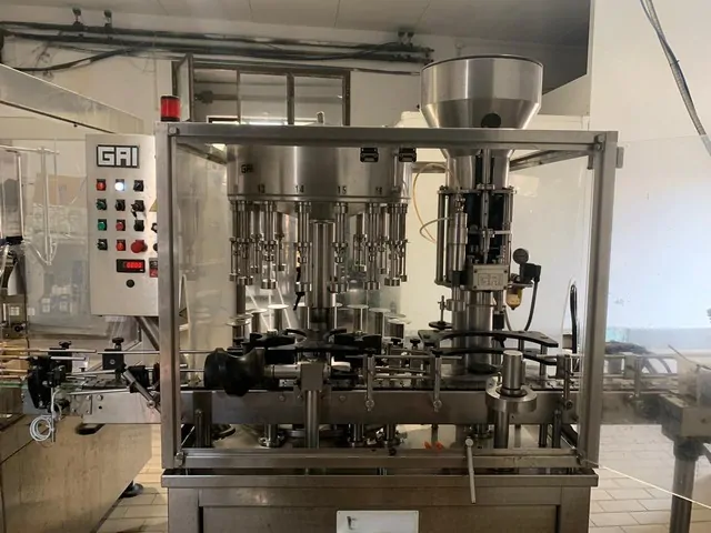 Used Bottling Gravity Filling Monoblock GAI 3010 - 1995, 3,000 BPH
