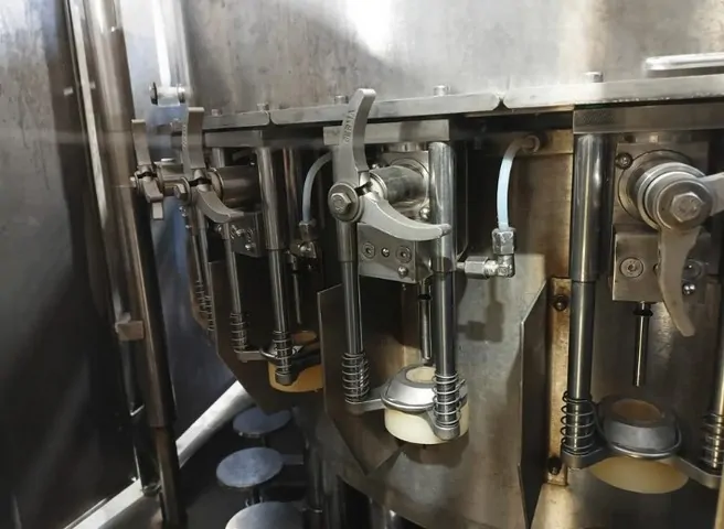 Used Bottling Isobaric Filling Monoblock Cerma - 1998, 5,000 BPH