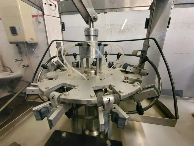 Used Bottling Gravity Filling Monoblock Clifom - 1998, 1,200 BPH