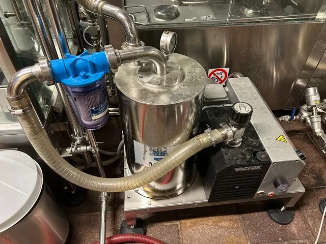 Used Bottling High Vacuum Filling Monoblock MBF - 2006, 5,500 BPH