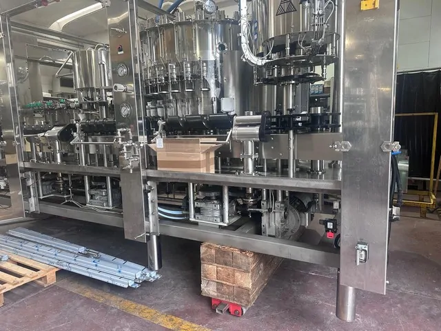 Used Bottling Isobaric Filling Monoblock Alfatek MBC 24/8/28/4 ISO H.P. - 2022, 7,000 BPH