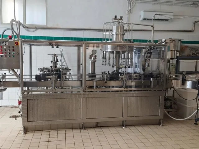 Used Bottling High Vacuum Filling Monoblock GAI 3004 EHV 4194D - 1994, 3,000 BPH