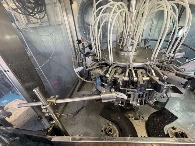 Used Bottling High Vacuum Filling Monoblock Bertolaso MINIBLOCK OLIMPIA 16/16/1 - 2003, 3,000 BPH