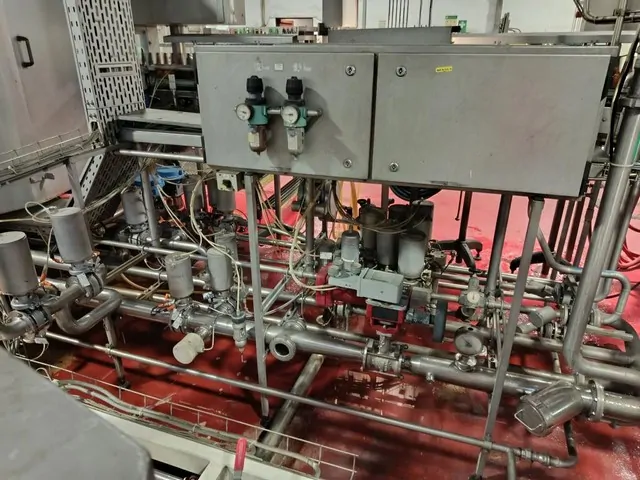 Used Bottling Isobaric Filling Monoblock Krones 066-103/KK 11-m - 1997, 30,000 BPH
