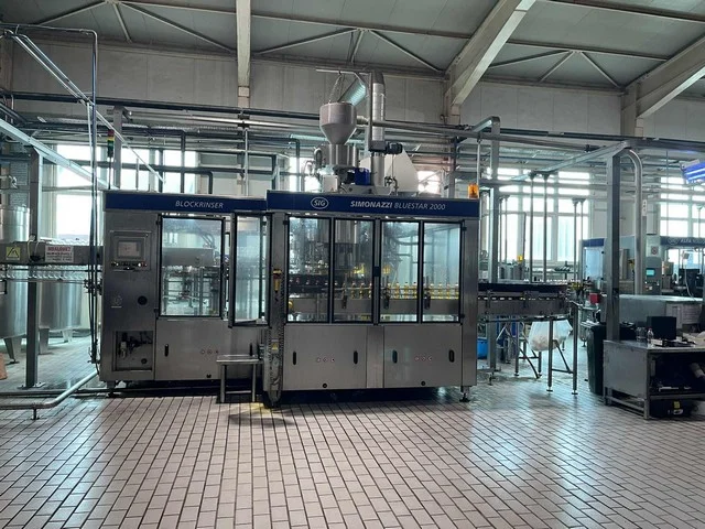 Used Bottling Isobaric Filling Monoblock Simonazzi Bluestar 2000 - 2003, 6,600 BPH