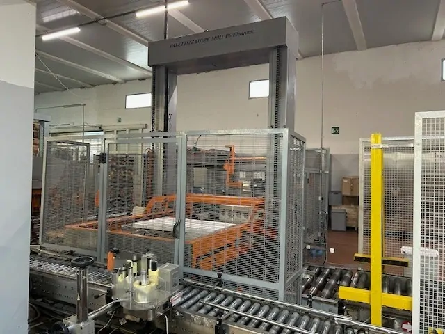 Used Bottling Palletizer Mondo & Scaglione palletizer p6 - 1995, 66 BPH