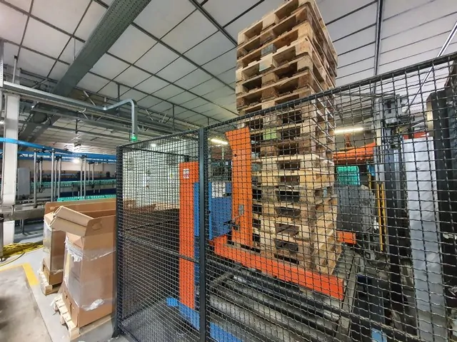 Used Bottling Palletizer Levati - 1999, 30,000 BPH