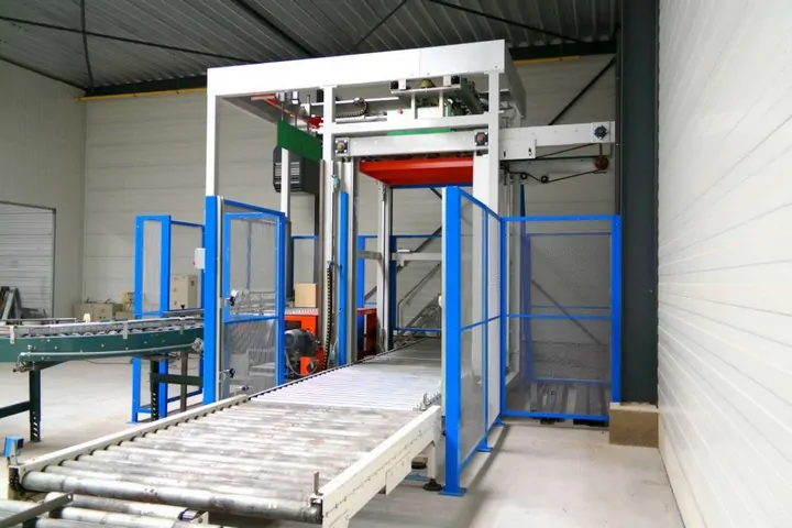 Used Bottling Palletizer OMA - 2000, 7,000 BPH