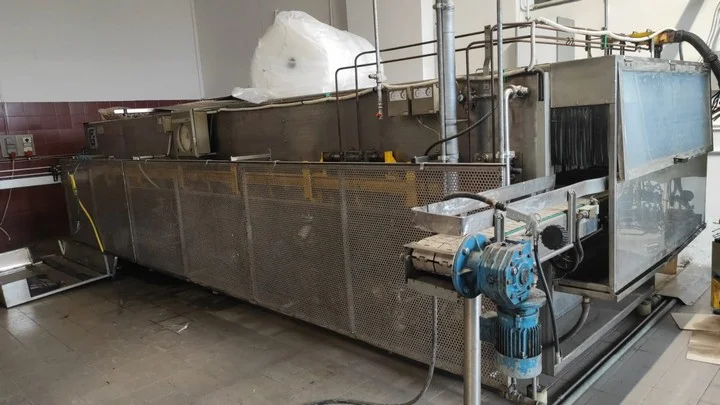 Used Bottling Pasteurization Tunnel spray type - 1983, 3,000 BPH