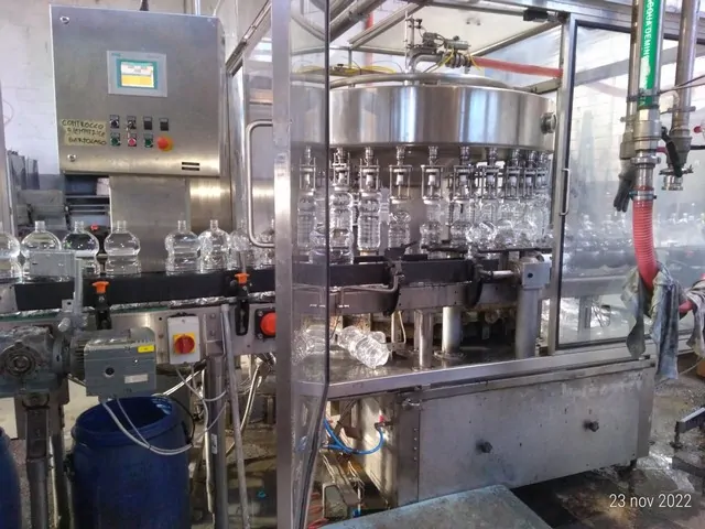 Used Bottling Filler Bertolaso - 1990, 3,500 BPH