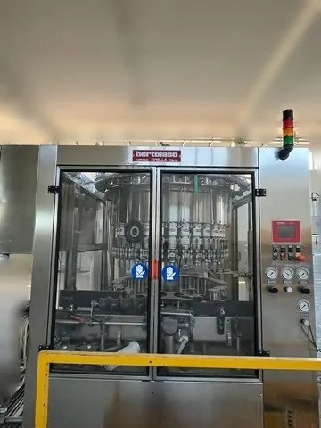 Used Bottling Filler Bertolaso Olimpia Oxi 30 - 2004, 5,000 BPH