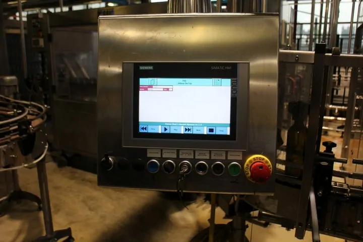 Used Bottling Isobaric Filler Bertolaso Suprema 72 valves - 1990, 10,000 BPH