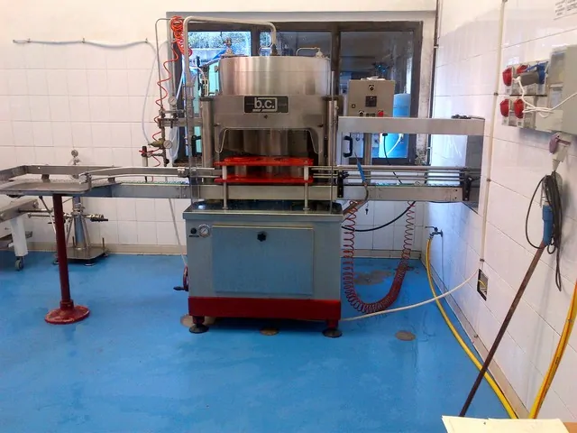 Used Bottling Isobaric Filler BC maxima rp 16 - 1982, 1,500 BPH