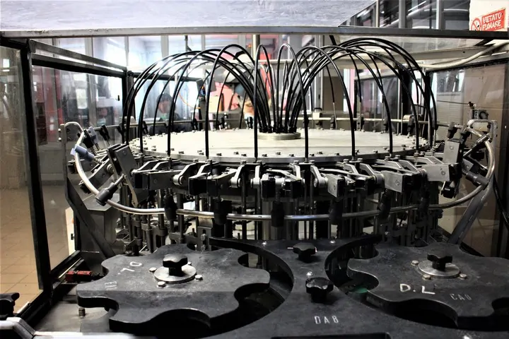 Used Bottling Rinser Bertolaso neck rins 1r.7.28.135 - 1992, 7,000 BPH