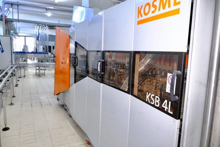 Used Bottling Blow Molding Machine Kosme KSB 4 L - 2006, 6,800 BPH