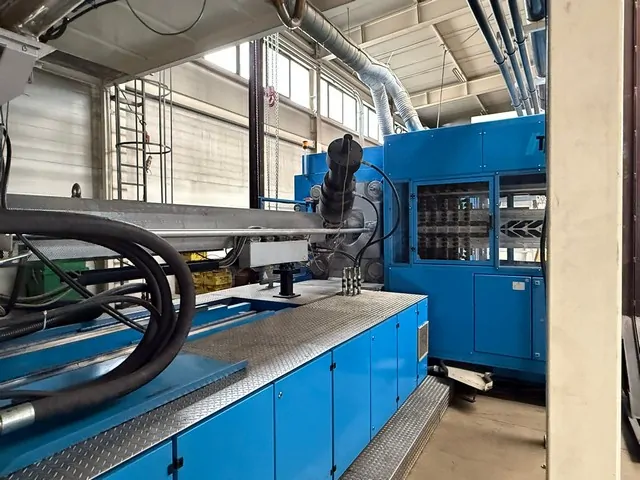 Used Bottling PET Preform Press ENGEL MacPET 4550-320 maszyna nr 52892 - 2004, 21,900 BPH
