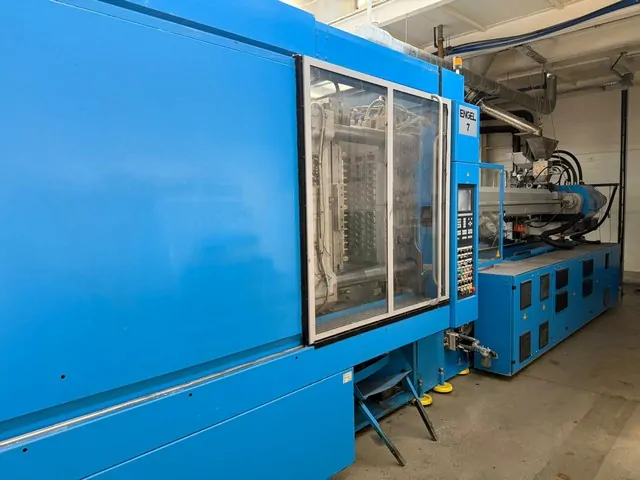 Used Bottling PET Preform Press ENGEL MacPET 4550-320 maszyna nr 52890 - 2004, 21,900 BPH