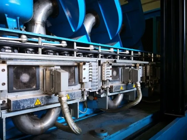 Used Bottling Blow Molding Machine Sipa sf 8/4. - 1998, 4,000 BPH