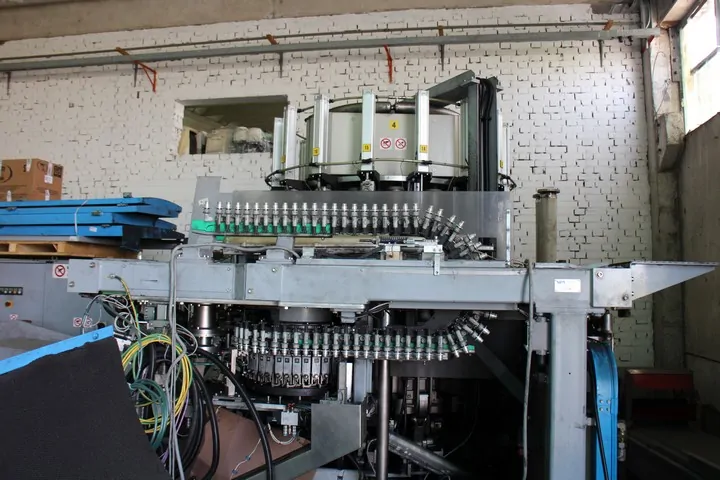Used Bottling Blow Molding Machine Sipa sfr 16 - 2007, 24,000 BPH