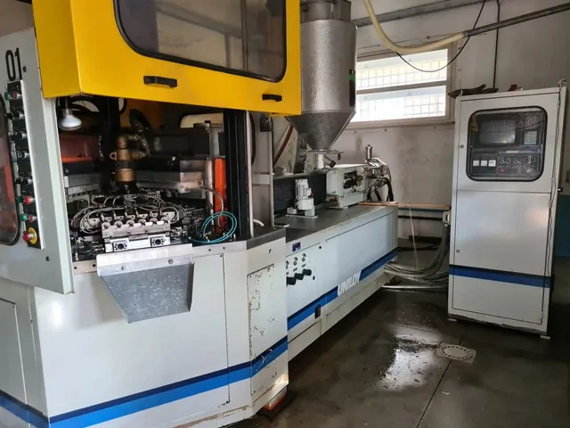 Used Bottling Blow Molding Machine Comec ibm 42 - 1990, 2,200 BPH