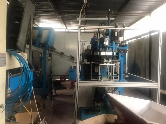 Used Bottling Blow Molding Machine Sipa sf-08004 - 1994, 4,000 BPH