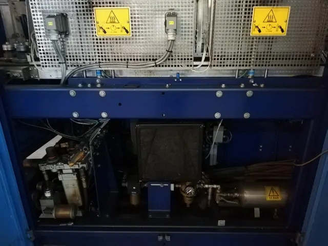 Used Bottling Blow Molding Machine Tetra Pak DYNABLOW DB 30 - 1998, 3,000 BPH