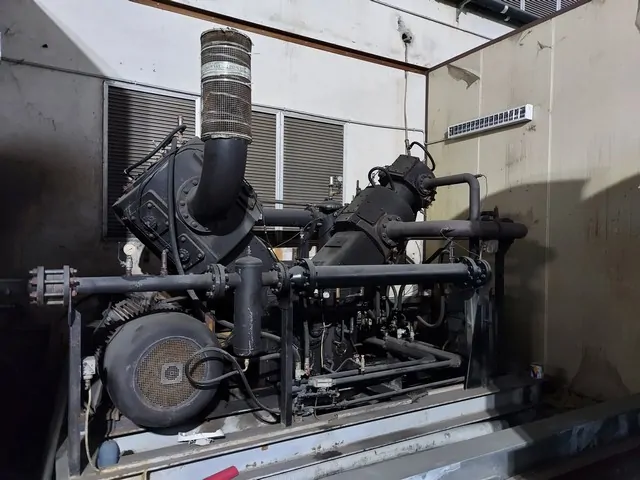 Used Bottling Compressor Nea 3 TEV 63 - 2000, 40 BPH