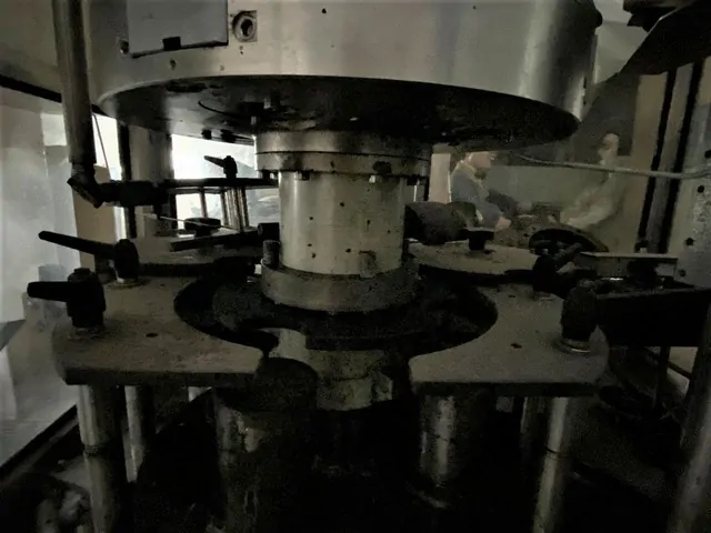Used Bottling Natural Straight Cork Capper Bertolaso delta 504 r/s sx - 1997, 5,000 BPH
