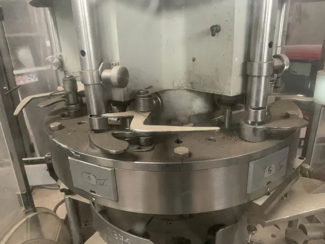 Used Bottling Natural Straight Cork Capper Bertolaso Delta 406 - 1993, 9,000 BPH